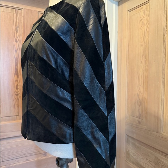 Chic Black Chevron Leather Jacket - Picture 2 of 9